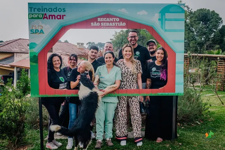Mascotes da Alegria celebra aniversário e reforça missão em Ponta Grossa